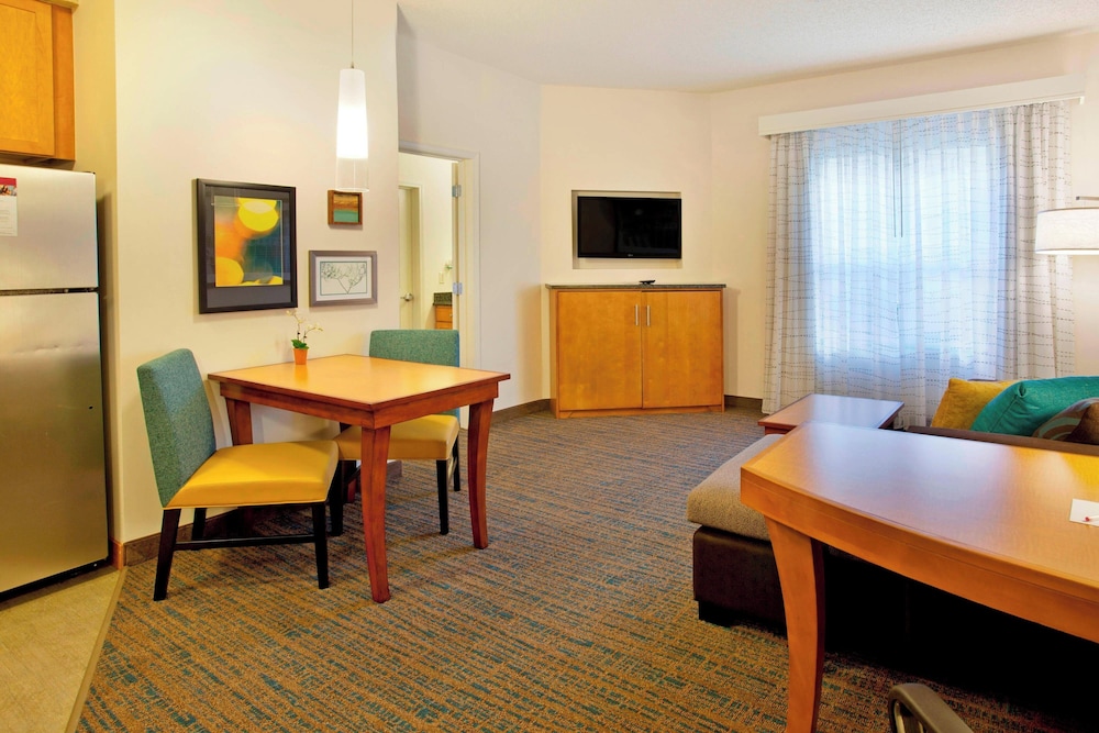Suite, 2 Bedrooms (Mobility Accessible, Roll-In Shower) photo 3