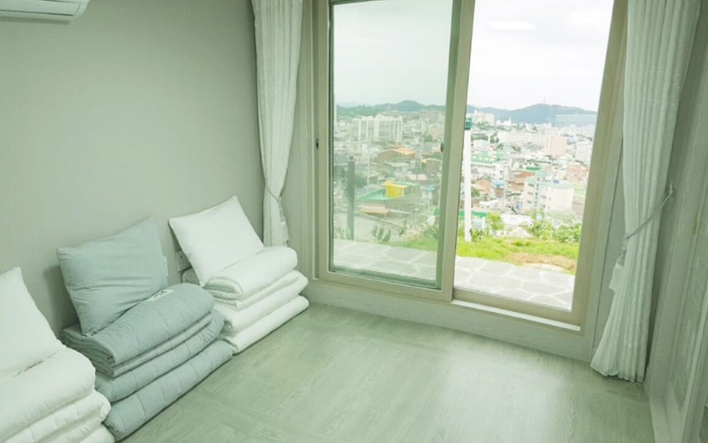 Room (Full of Sunshine Room) - Photo 9