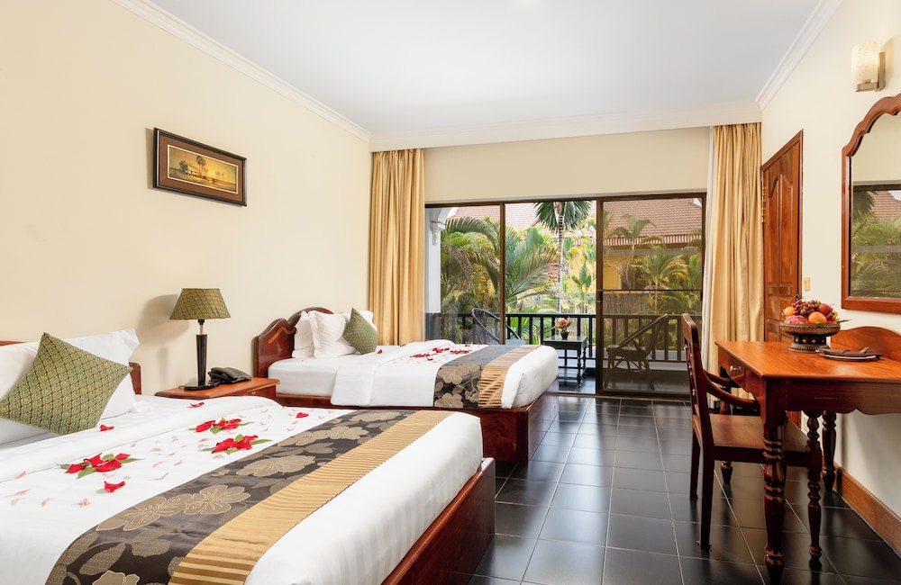 Family Room, Multiple Beds, Pool View photo 2