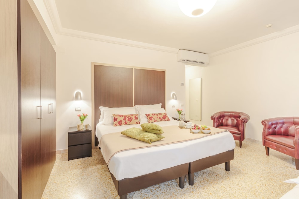Superior Double or Twin Room, Garden View photo 3