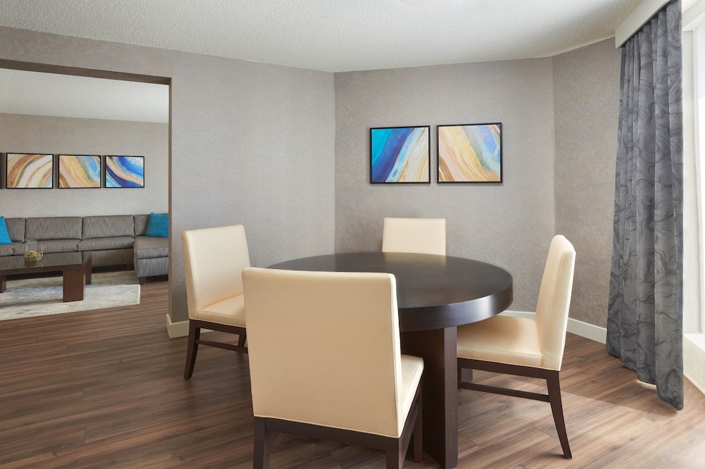 Suite, 1 Bedroom - Photo 2