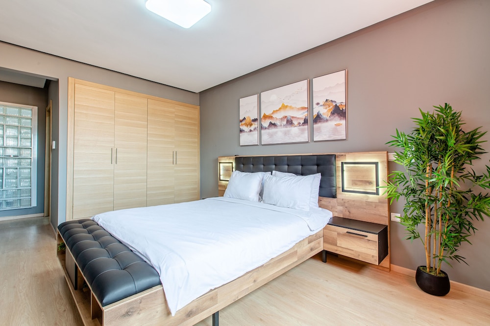 Family Apartment, 3 Bedrooms - Photo 17