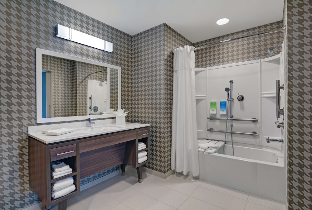 Studio, 2 Queen Beds, Accessible, Bathtub (Mobility & Hearing) - Photo 5