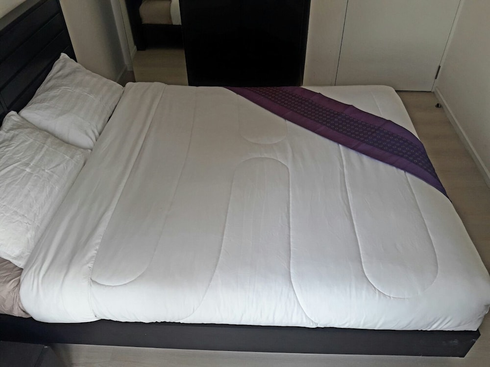 1 Bedroom Apartment with Pool Access photo 2