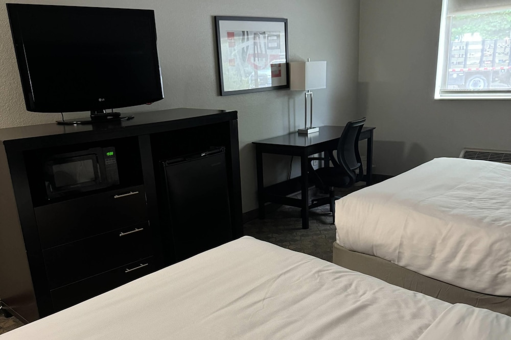 Room, 2 Queen Beds, Non Smoking (Efficiency) - Photo 2