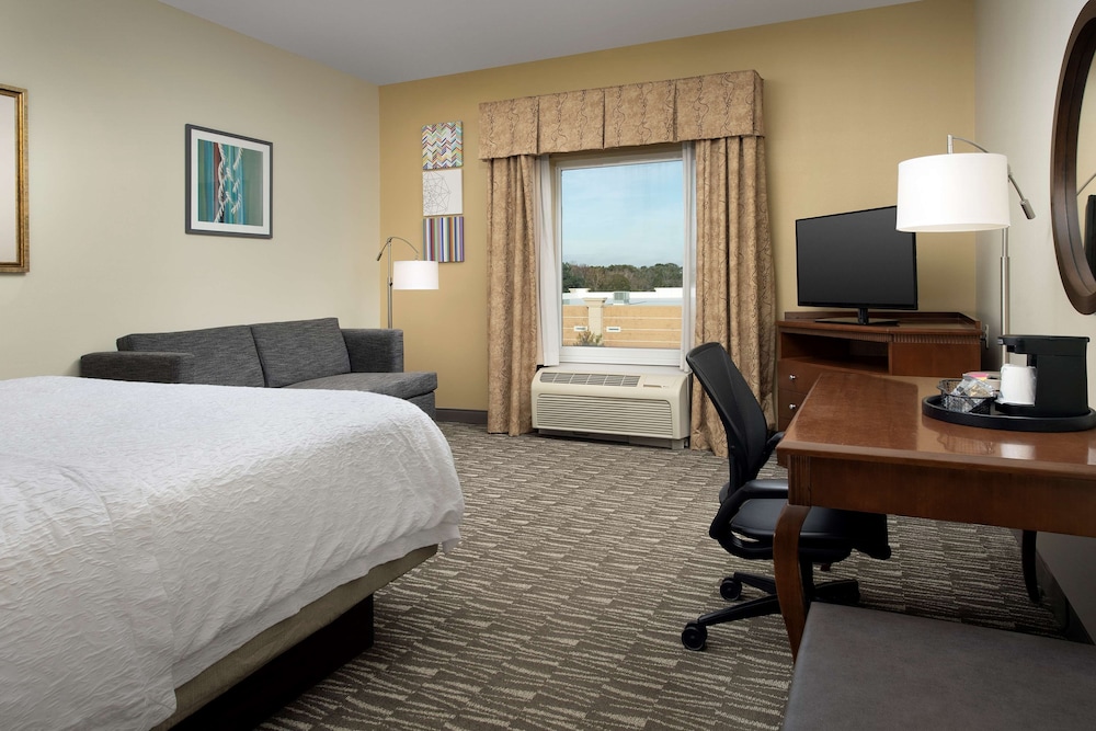 Suite, 1 King Bed, Accessible, Bathtub - Photo 3