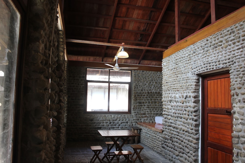 Emerald Suite Stone Cabin photo 2