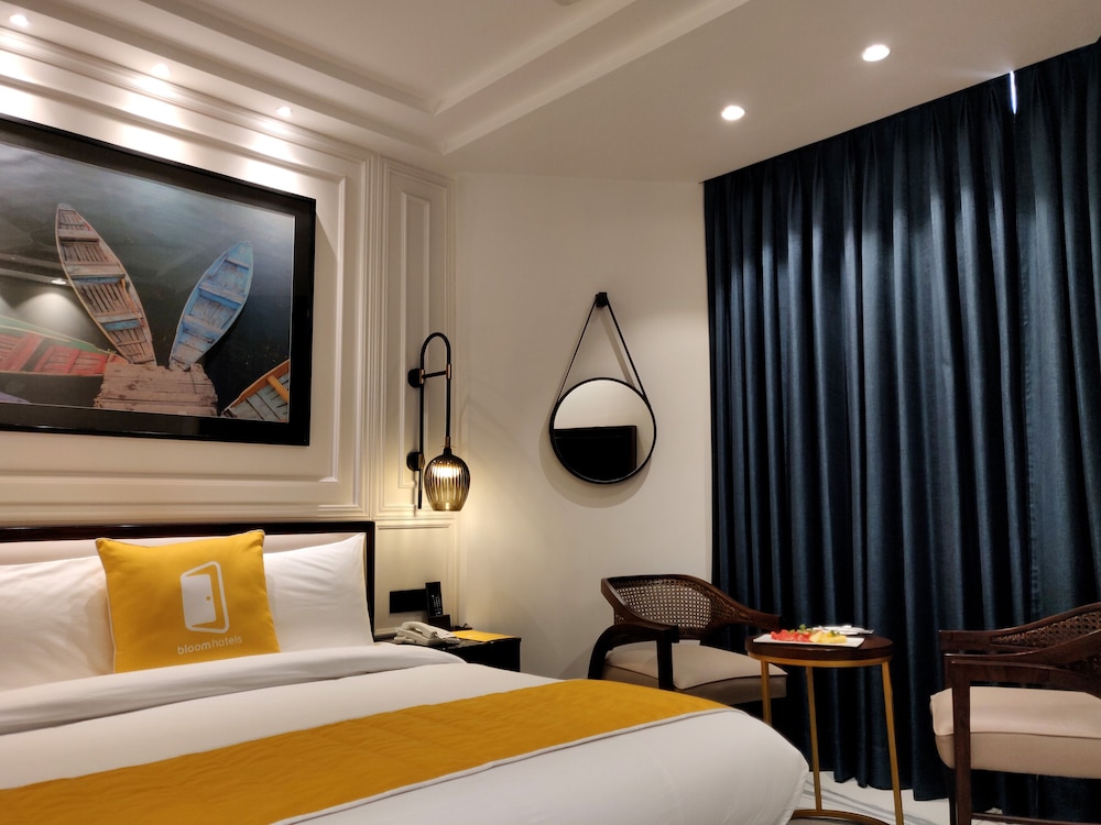 Deluxe King Room - Photo 1