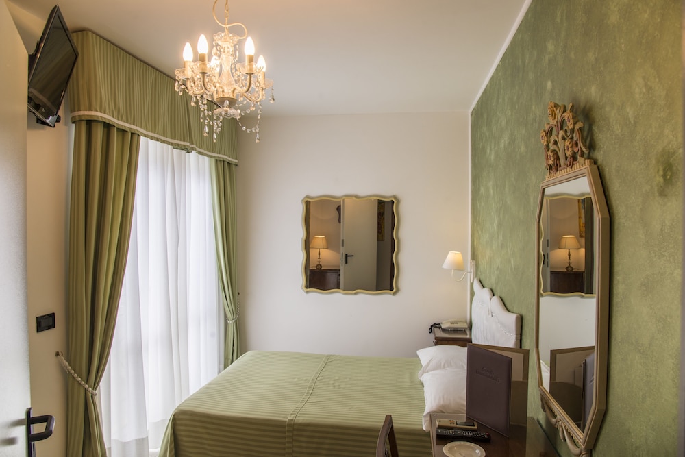 Royal Single Room