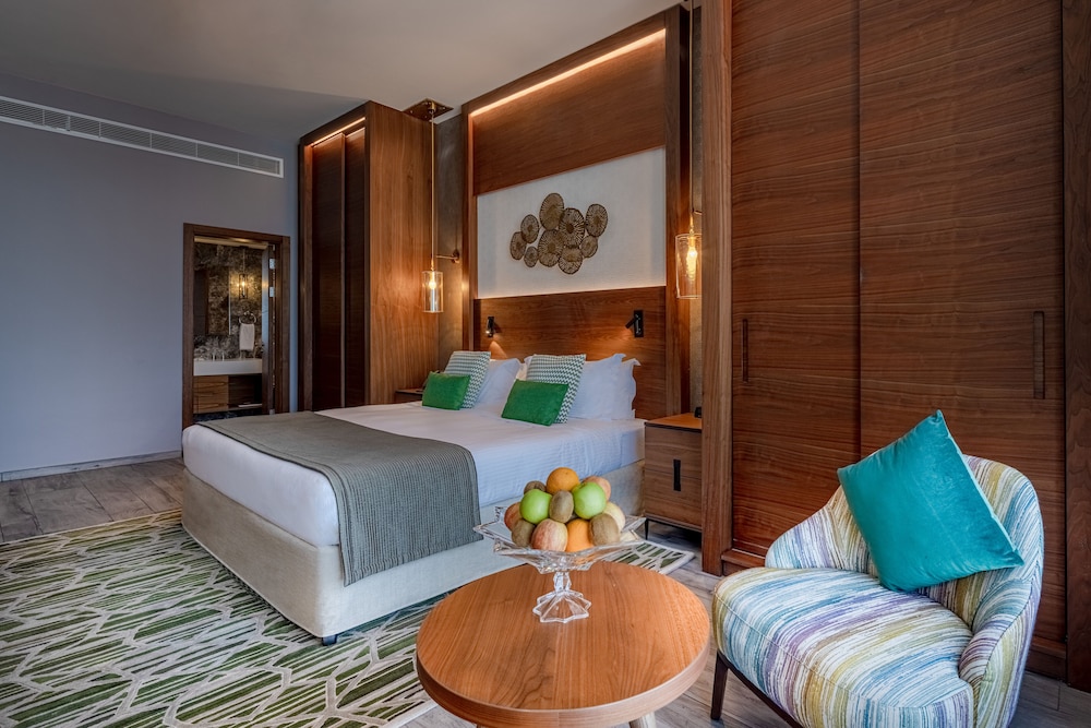 Premier Room, 2 Bedrooms - Photo 4