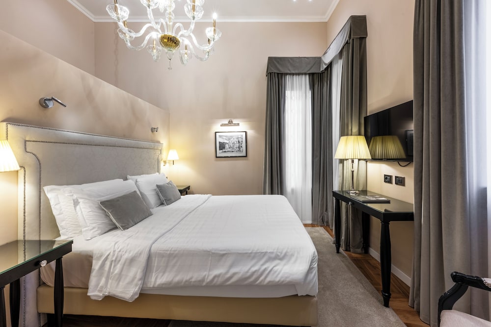 Deluxe Double or Twin Room, Canal View, Annex Building photo 3