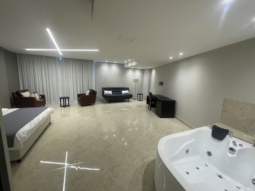 Suite, Sea View