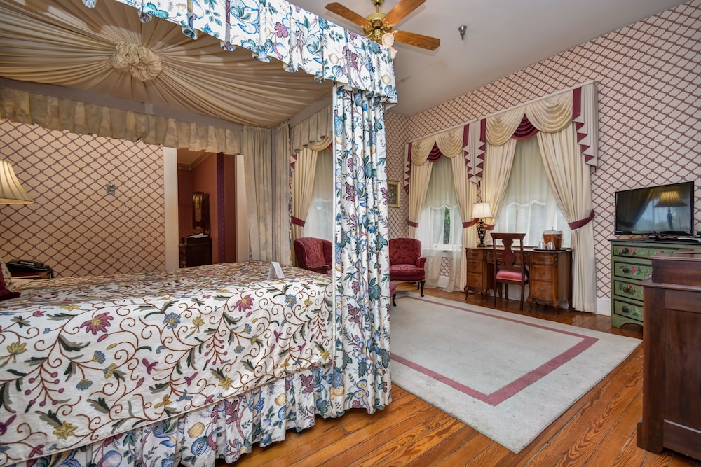 Suite (Flora Jane) photo 3