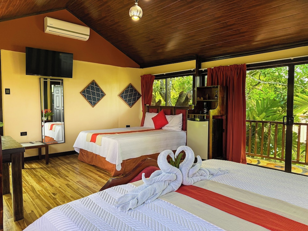 Treehouse Bungalow photo 2