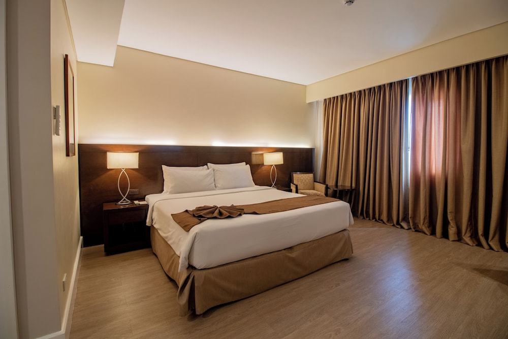 Deluxe Room, 1 King Bed - Photo 8