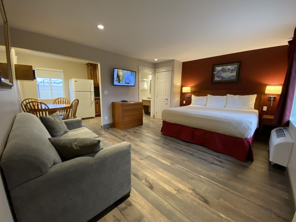 Two-Bedroom Suite with Balcony photo 1