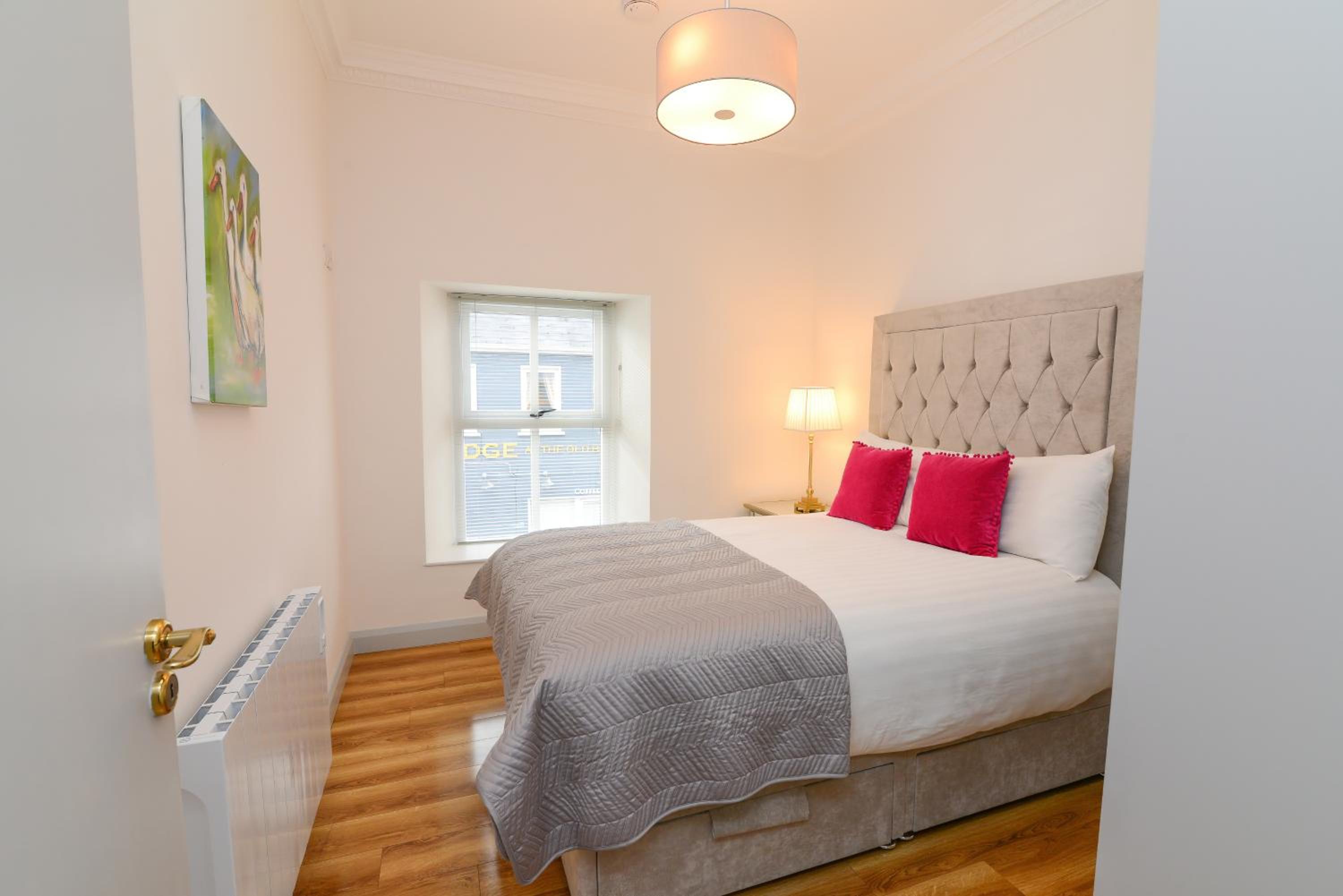 Abbey Row Suite – Breakfast Included photo 3