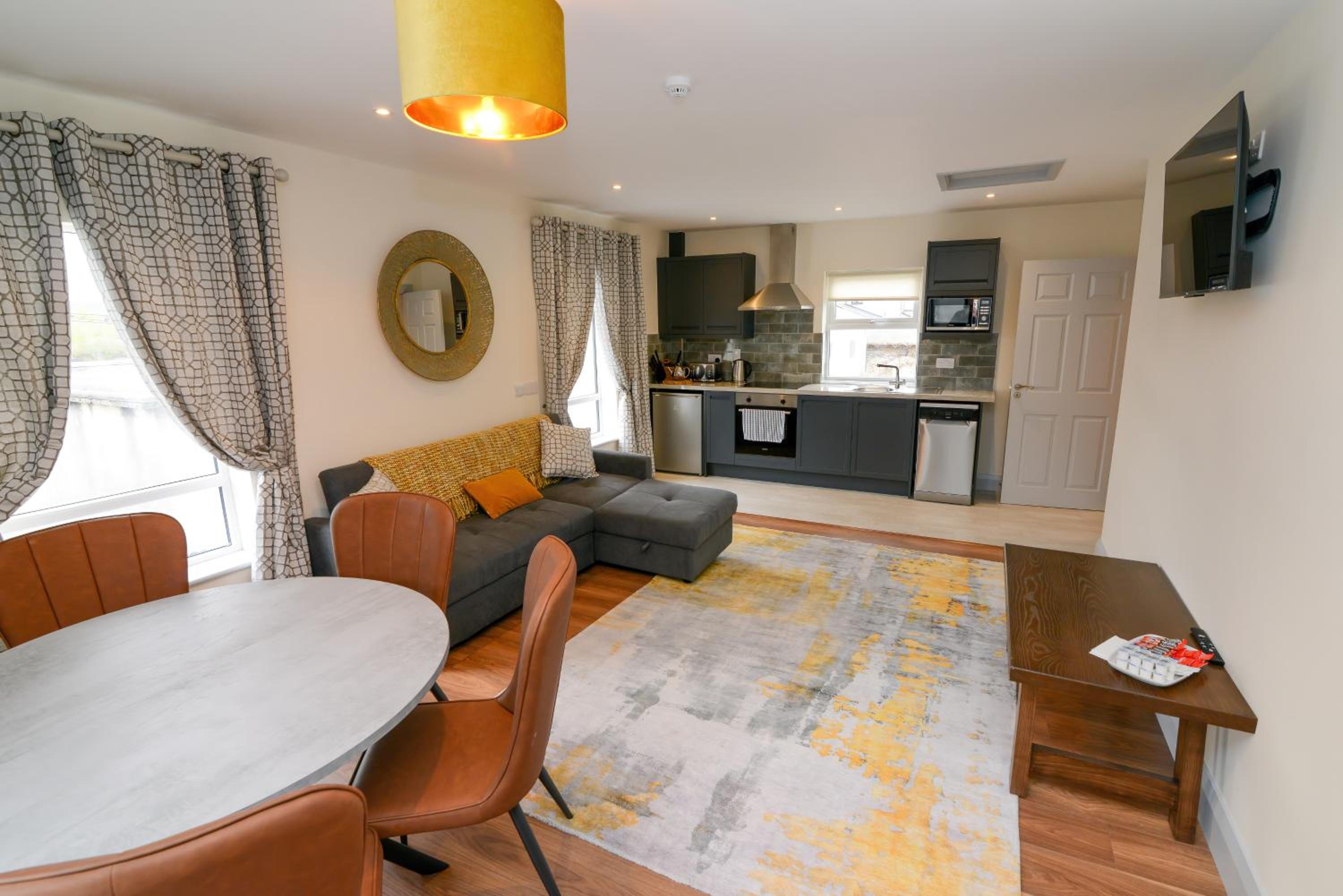 Barracks Lane Suite – Breakfast Included