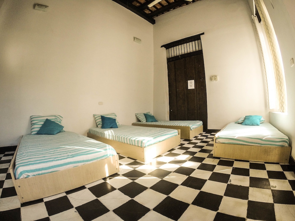 Standard Shared Dormitory, Women only, Shared Bathroom photo 2