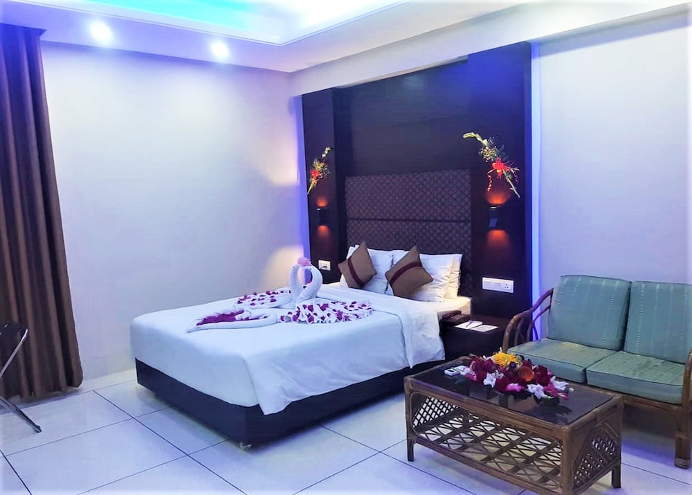 Premium Double Room, 1 Queen Bed, City View photo 2