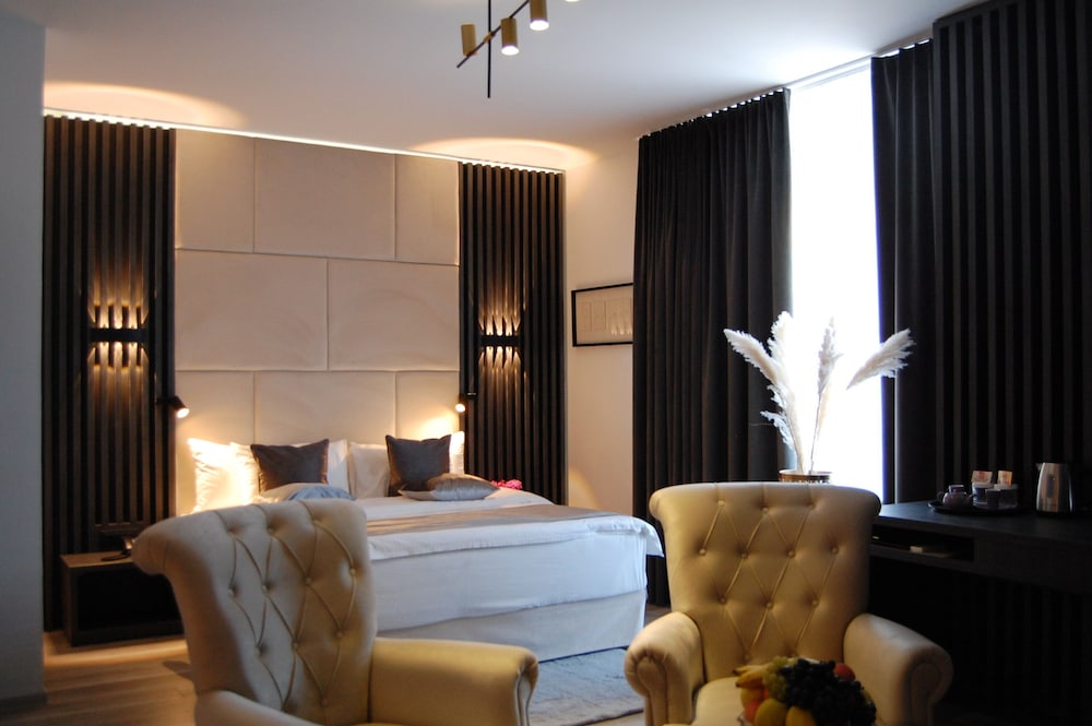 Junior Suite (1 wine bottle,-10% in nearby RSTRNT) photo 1