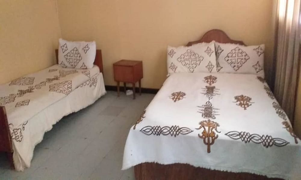 Economy Twin Room photo 2
