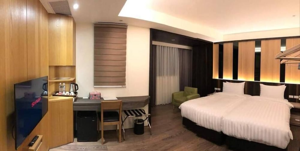 Deluxe Double Room, Bathtub photo 2