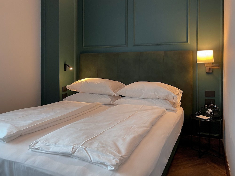 Club Single Room