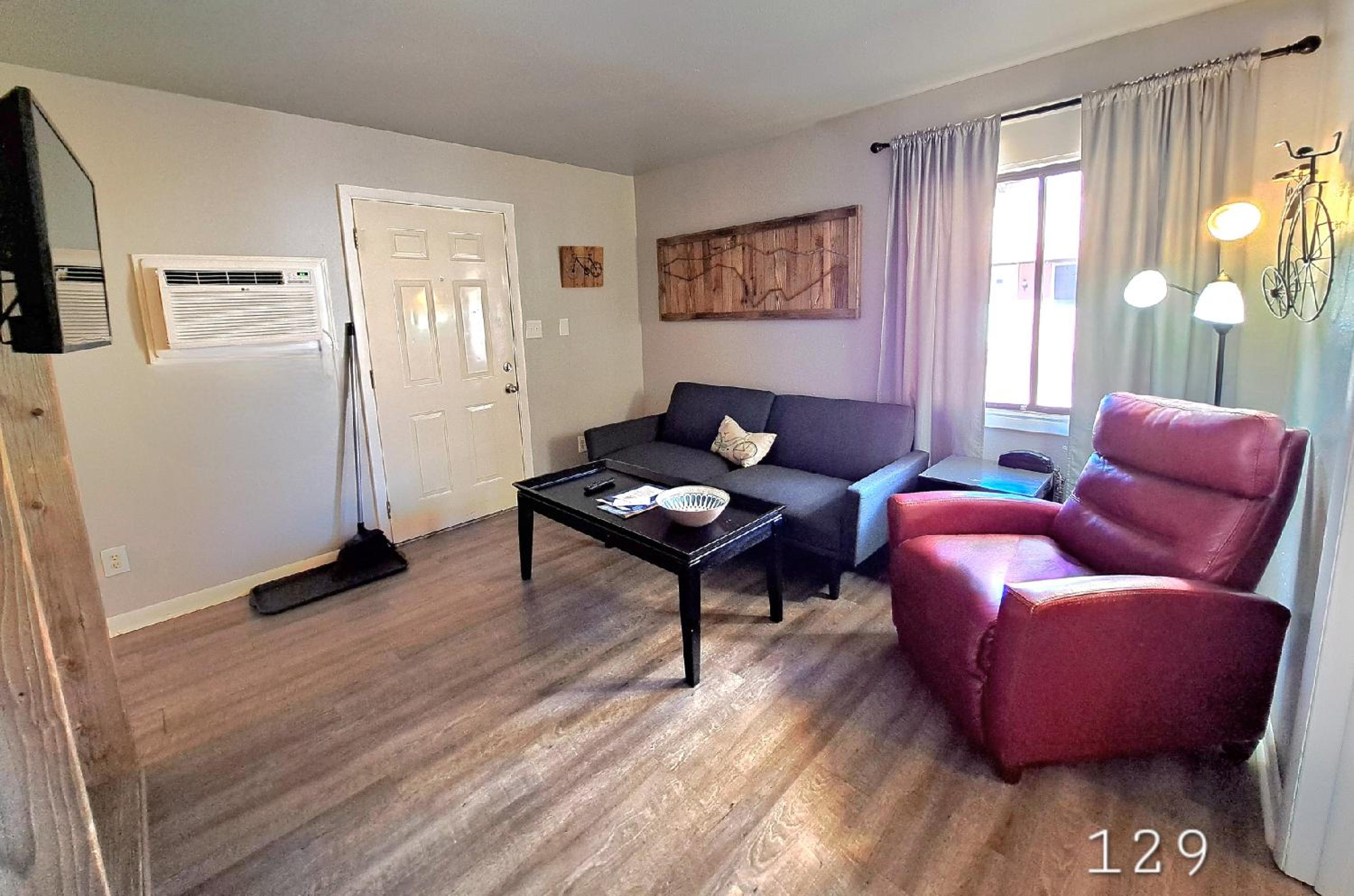 Superior Family Room photo 3