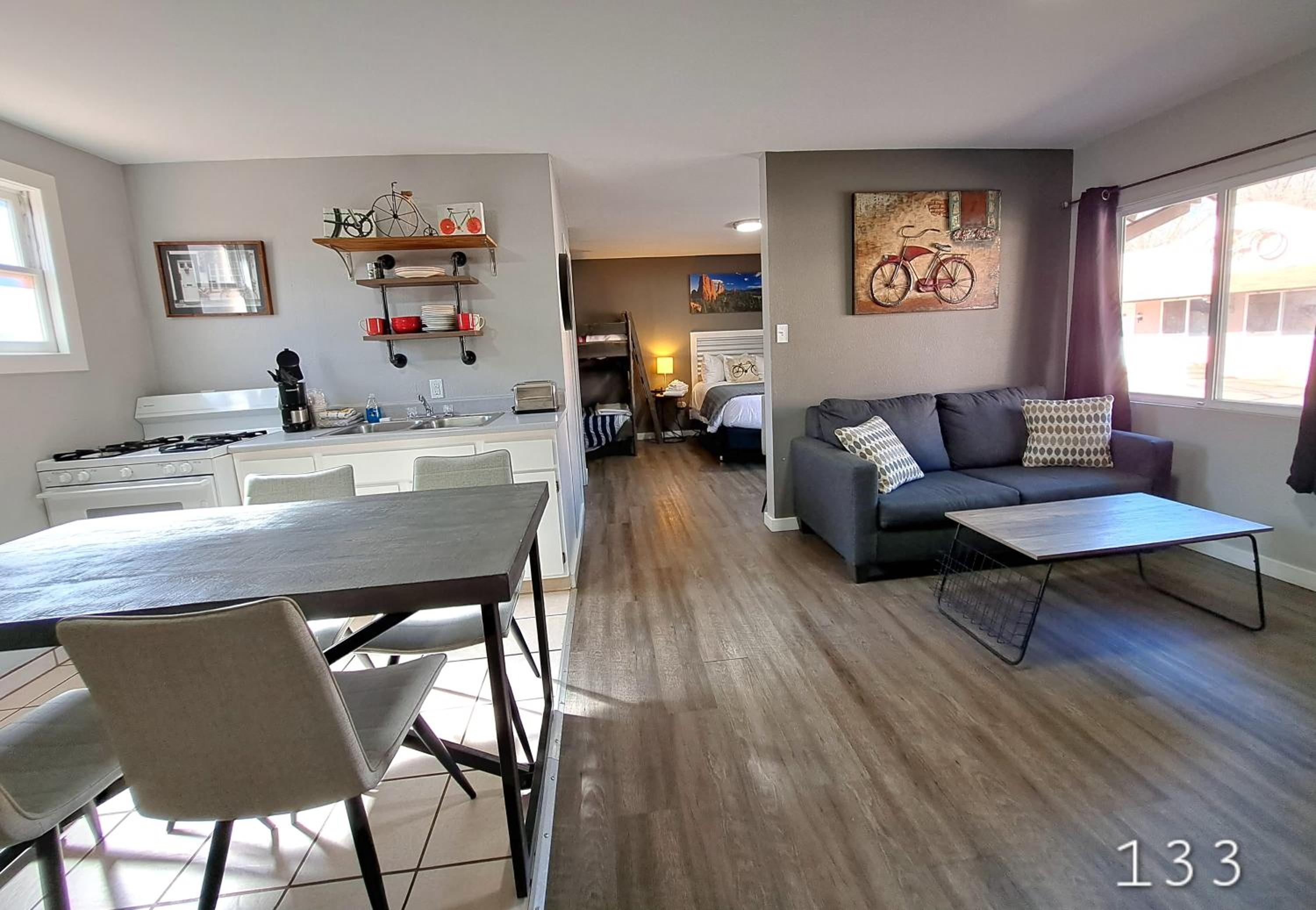 Standard Double Suite photo 3