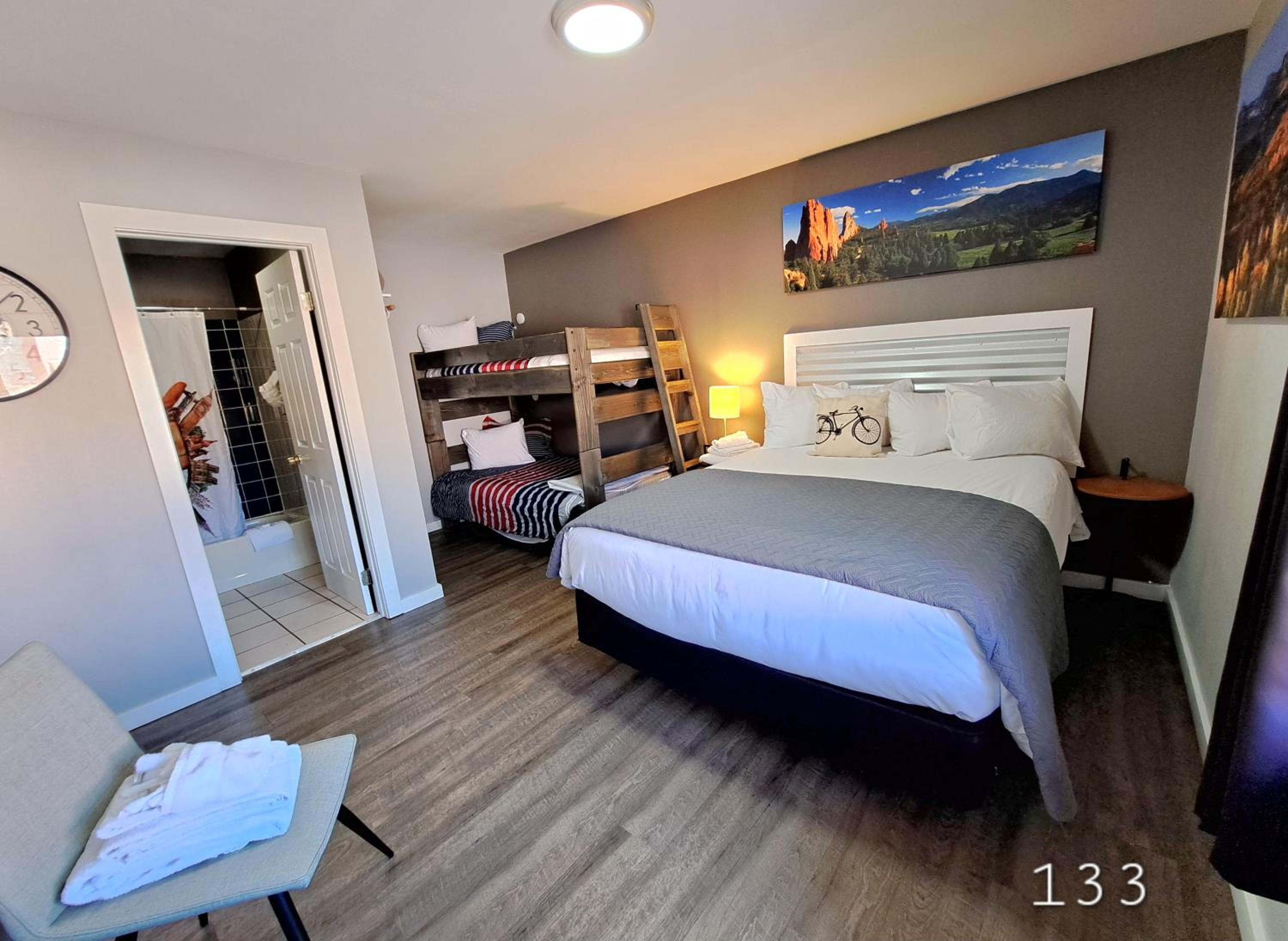 Standard Double Suite