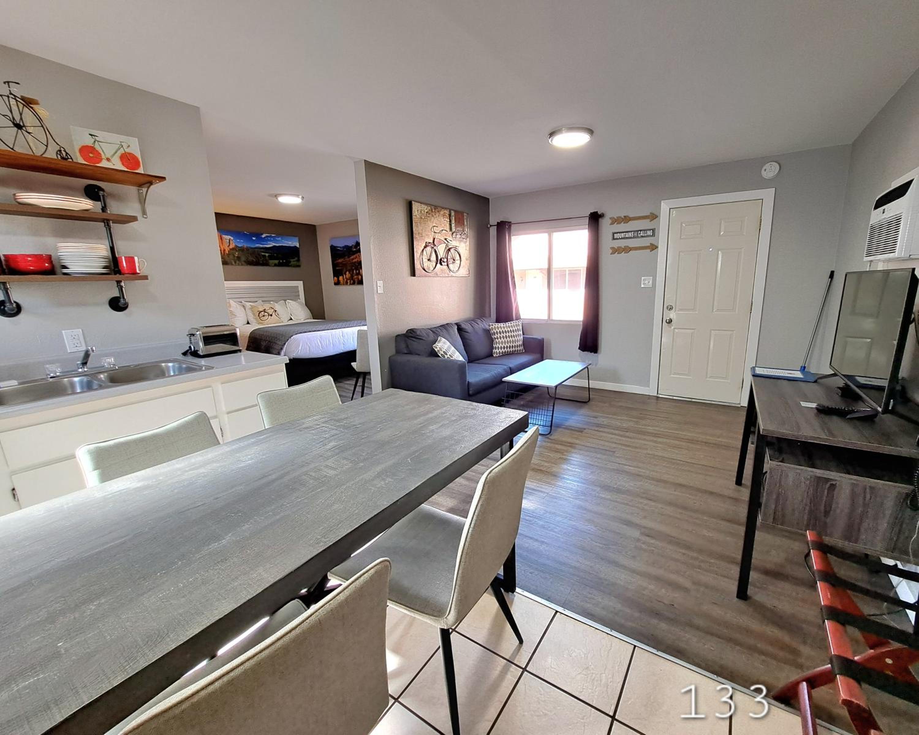 Standard Double Suite photo 2