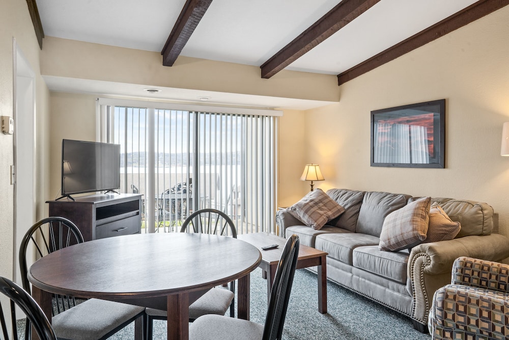 2 - BD Economy Walk-in Level Unit 223 photo 3