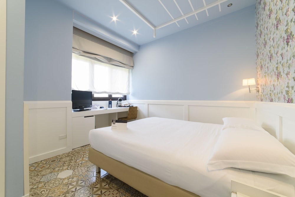 Deluxe Room - Photo 6