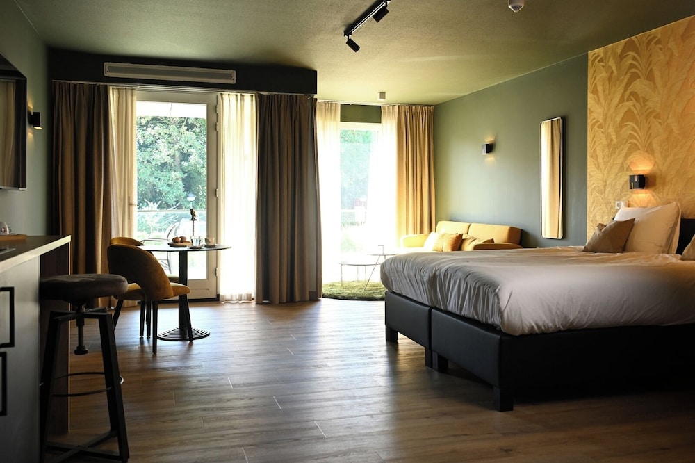 Suite - Photo 2