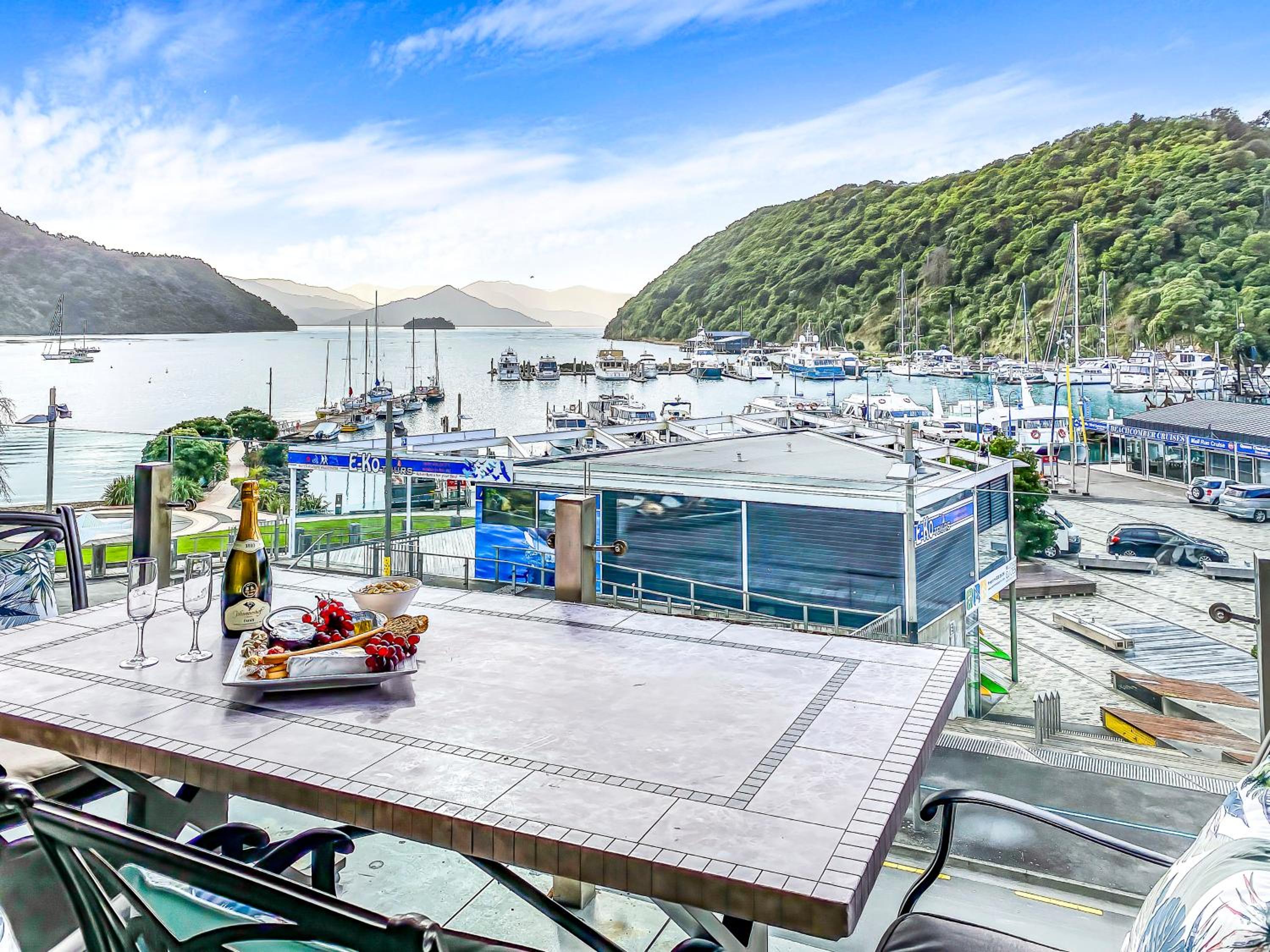 Oxleys 302 two bedroom waterfront apartment (sleeps 5) photo 2