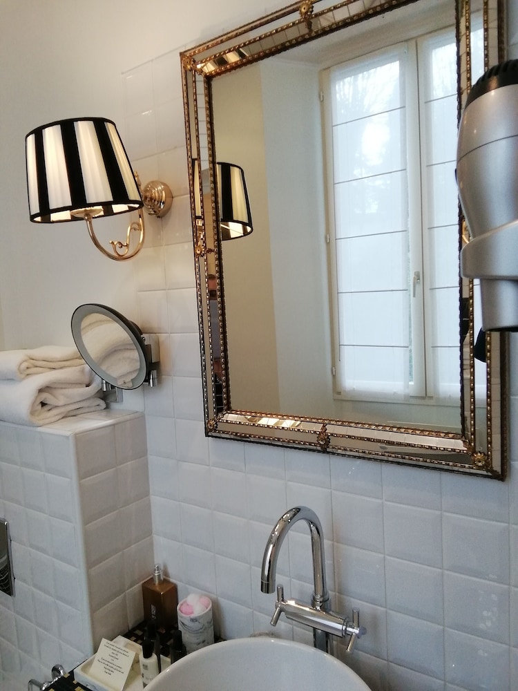 Superior Double Room, Private Bathroom - Photo 9