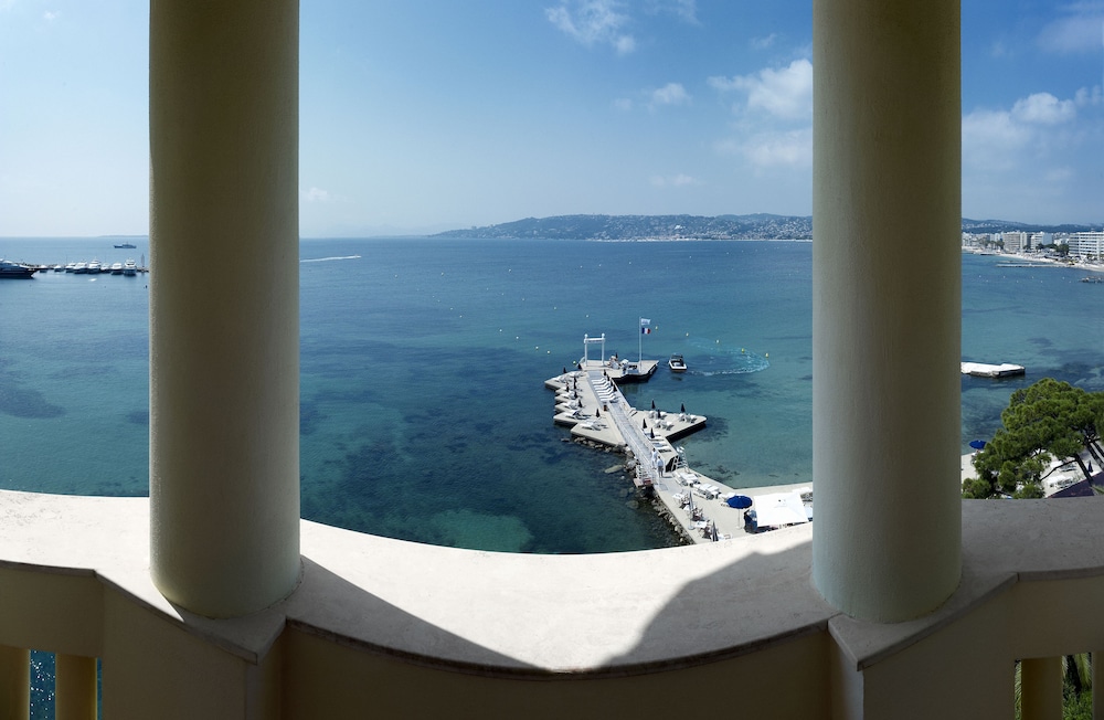 Room, Sea View