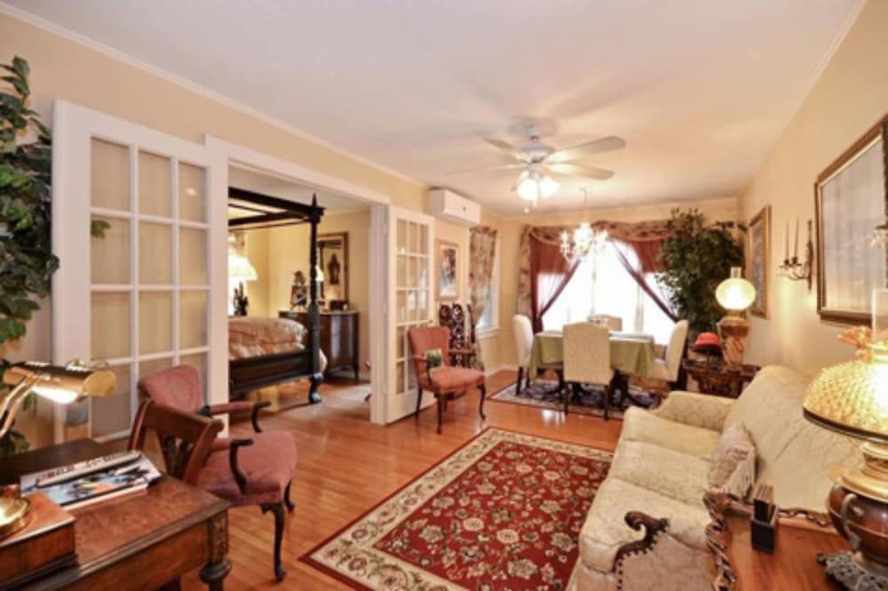 Renoir luxury suite photo 2