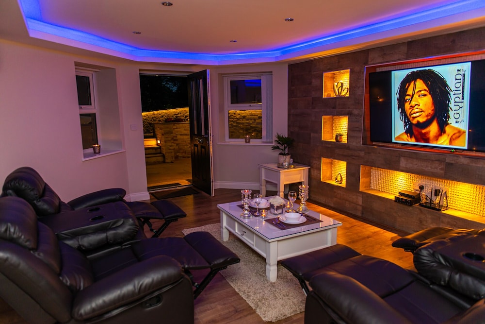 Executive Apartment, Accessible, Private Bathroom (Jacuzzi - Apartment 1) - Photo 68