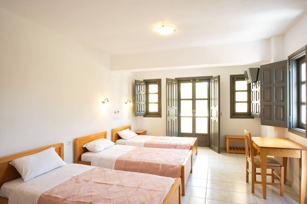 Triple Room with Sea/Garden View