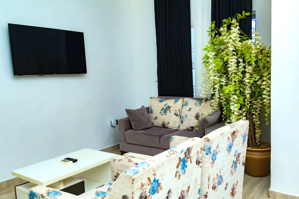 Suite - Photo 2