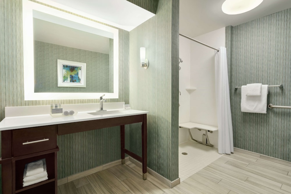 Room, 2 Double Beds, Accessible, Pool View (Roll-in Shower)