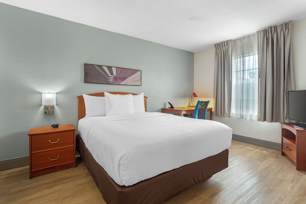 Standard Room, 2 Queen Beds, Non Smoking - Photo 1