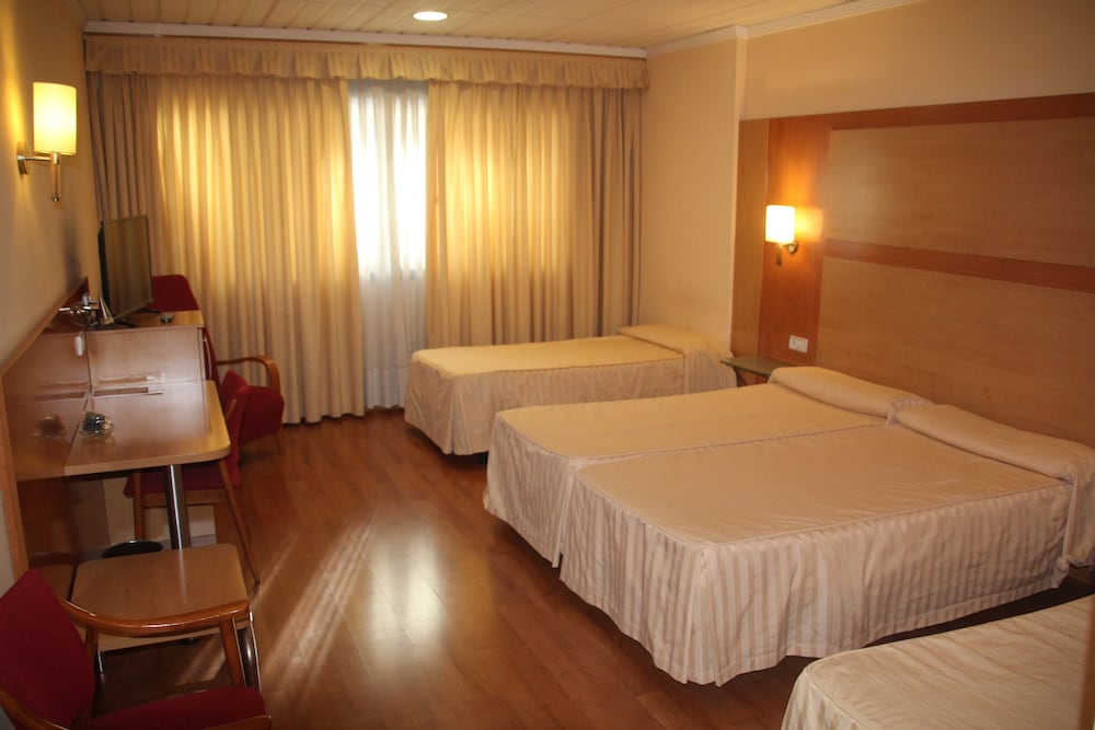 Double Room (+2 camas supletorias)