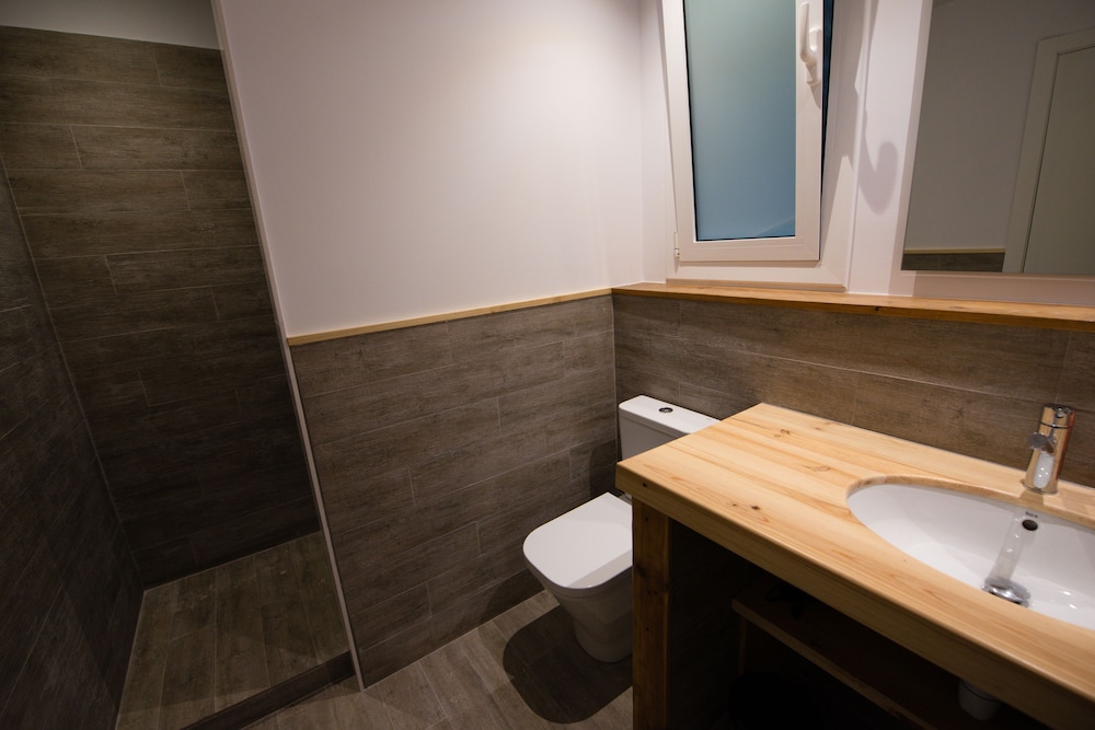 Family Room, Private Bathroom photo 2