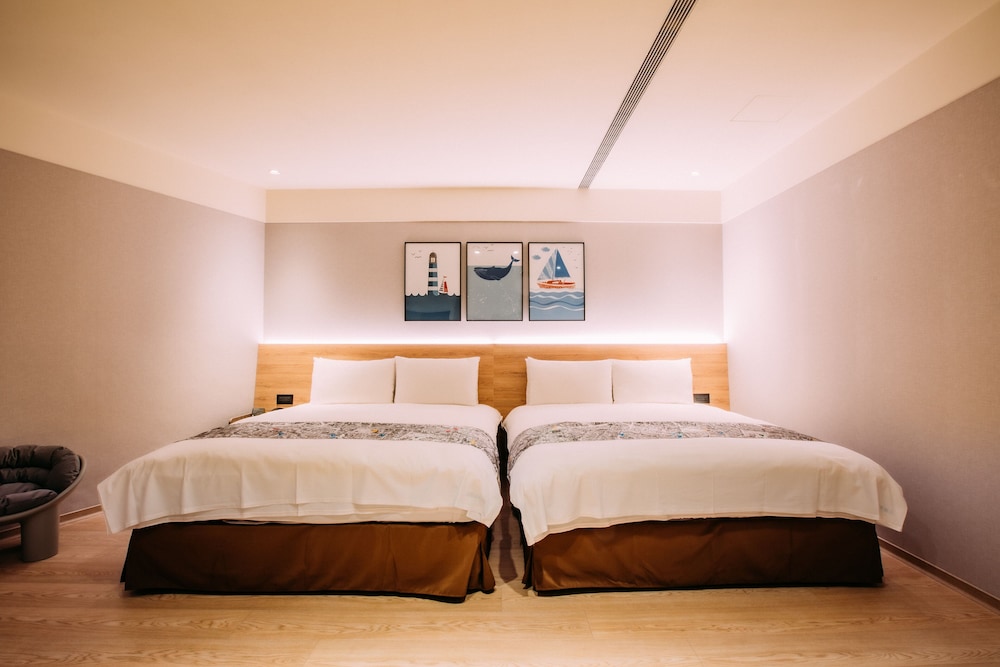 Signature Quadruple Room, 2 Double Beds, Bathtub photo 2