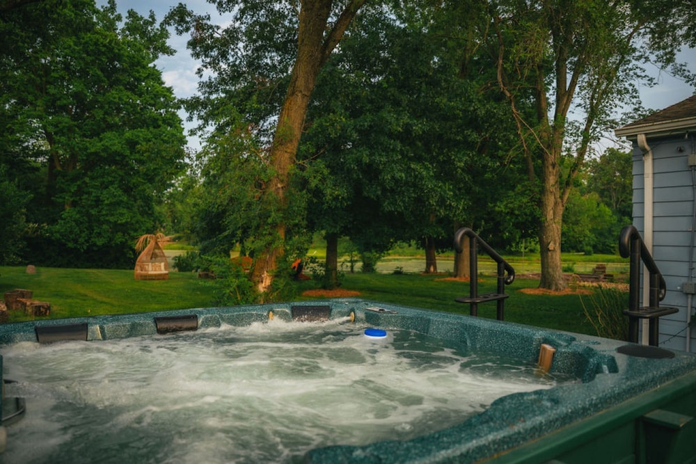 Lakehouse Hot Tub 8 Miles to Downtown On 60 Acres, Zdjęcie 11