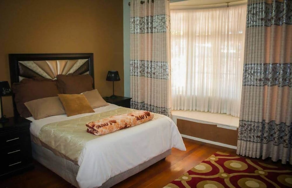 City House, 3 Bedrooms photo 1