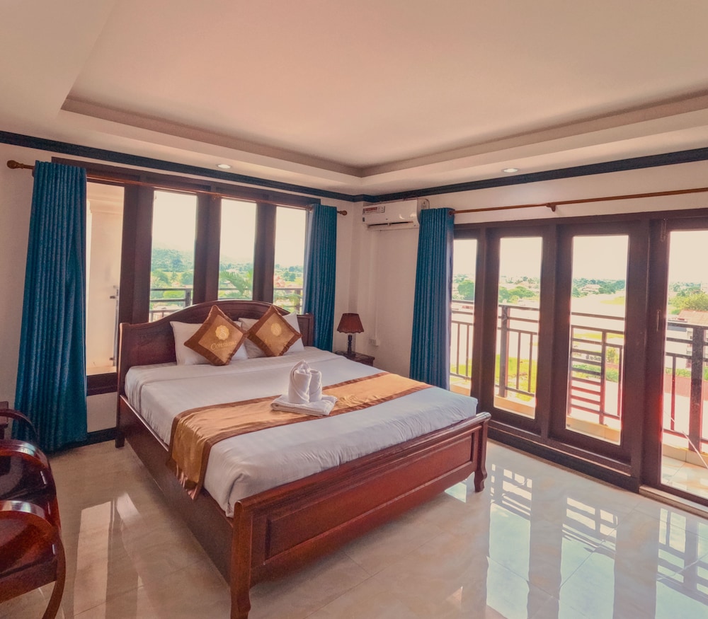 Deluxe Double With Balcony - Photo 8